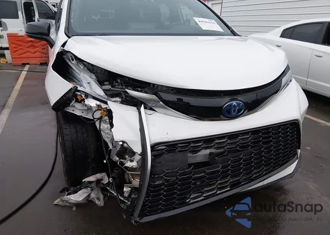 2022 Toyota Sienna Xse z USA, uszkodzony, nr VIN 5TDXSKFC4NS070398
